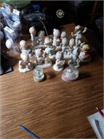 13pc Collection of Precious Moments Figurines