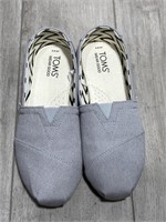 Toms Ladies Canvas Shoes Size 6 (light Use)