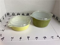 Pyrex lot- 5 pieces, 2 lids, 2 green bowls, 1