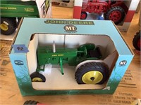 John Deere MT Tractor 1/16 in box