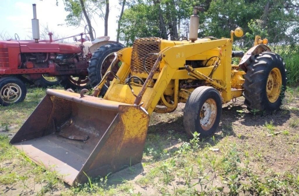 (T) Ford 3400 Industrial Tractor w/ Bucket