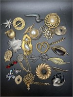 (28) Vintage Costume Jewelry Brooches