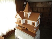 3 STORY DOLL HOUSE