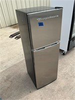 Frigidaire refrigerator freezer