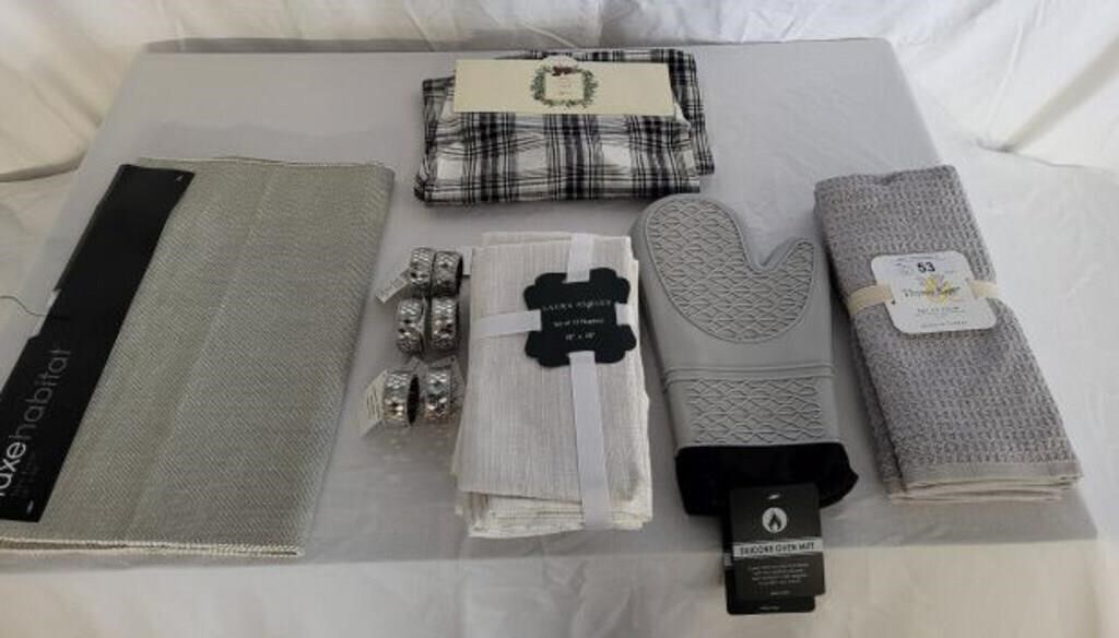TABLE RUNNER, OVEN MITTS, HAND TOWELS