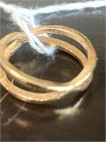 GOLD TONE LADIES RING - SIZE 8