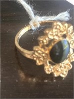 GOLD TONE LADIES RING - SIZE 7