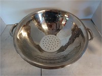 12" stainless colander