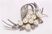 14ct White Gold and Pearl Brooch,