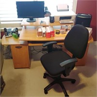 Lot of Office With Desk