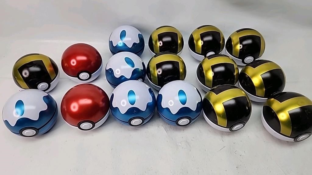 Pokemon pokeballs lot