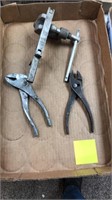 Thread too and pliers lot