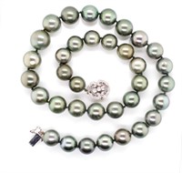 Tahitian pearl necklace and diamond set white gold