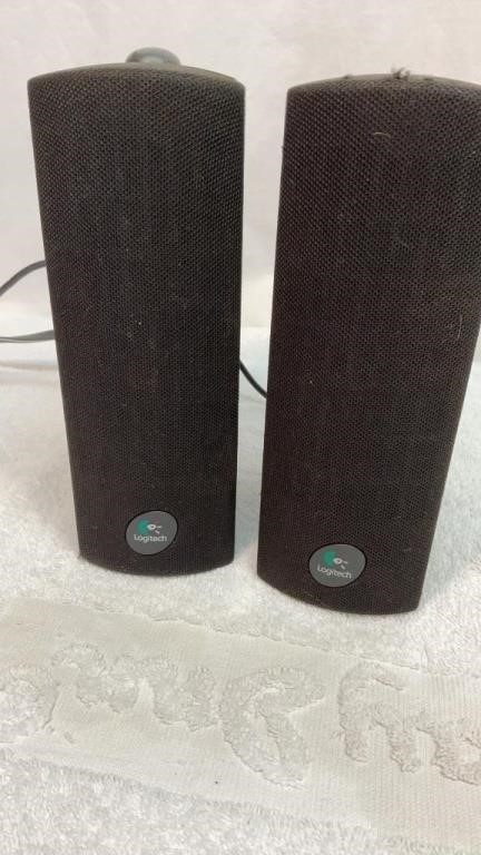Pair Logitech speakers