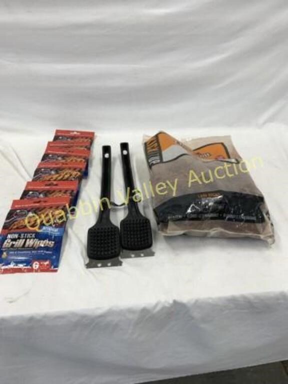 LOT OF ASSORTED GRILLING PRODUCTS