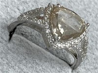 $18500 5.6g Platinum Diamond (2.36Ct,I1,Fanvy