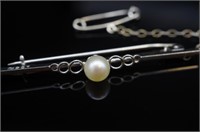 6mm pearl set 9ct white gold bar brooch