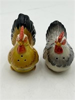 OMC Vintage Rooster Hen Salt And Pepper Shakers