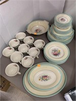 Windsor Ware Dish Set