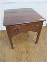 DREXEL HERITAGE SQUARE TOP MAHOGNAY END TABLE