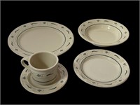 Longaberger 5 Piece Dinner Setting