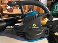 Yardworks electric leaf blower/vacuum