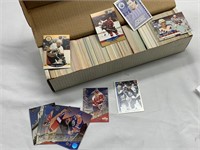 BOX OF HOCKEY CARDS INCLUDING 1993, 1992 AND