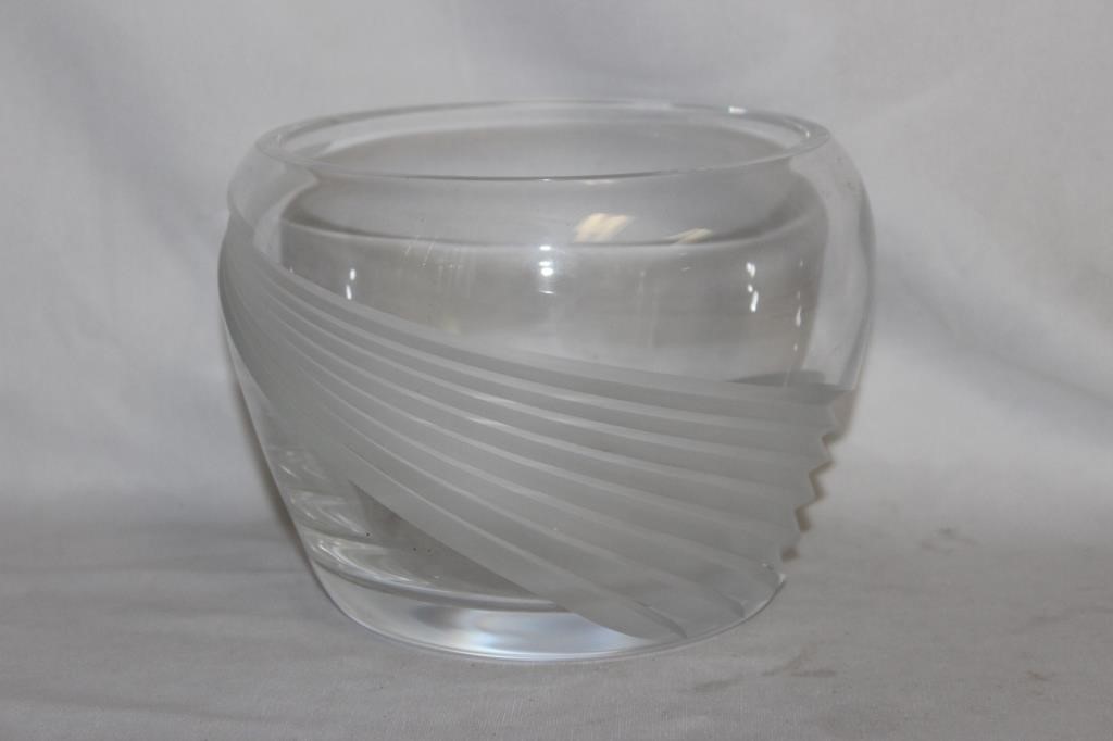 An Art Glass Bowl