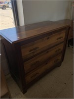 3-drawer Dresser approx 37in x 18.5in x H 33in