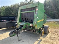 John Deere 557 Round Baler