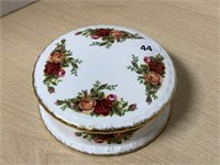 Royal Albert ‘ Old Country Roses ‘ Trinket Box