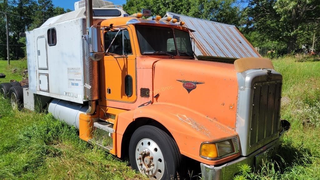 1991 Peterbilt 377 Semi with Sleeper