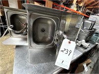 S/S 15"X16" WALL HAND SINK W/SPLASH GUARDS