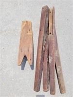 Primitive shoe horn & wooden legs