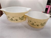 2 Pyrex mixing bowls ( scratched up)