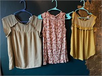 (3) Sz Sm/XS/SP Loft Tank Blouses