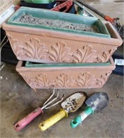 2 terra cotta planter boxes - Garden tools