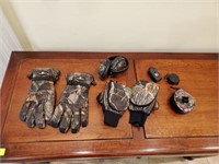 TRAY OF HUNTING ACCESSORIES, GLOVES,MISC