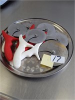 lot 6 pizza cutters/ tray