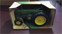 John Deere 1949/1954 Model R Tractor 1/16 Scale