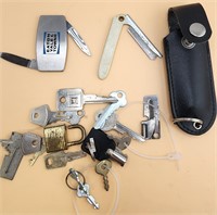 VTG Lot of Multiple Keys, Knives & Locks
