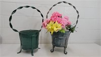 2 flower planters