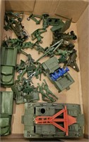 PLASTIC ARMY MEN AND VEHICLES