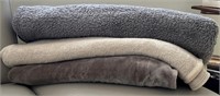 J - LOT OF 3 THROW BLANKETS (K23 1)