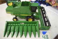 JD 9500 toy combine with heads