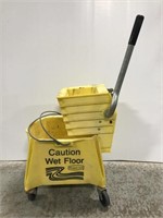Rubbermaid commercial rolling mop bucket