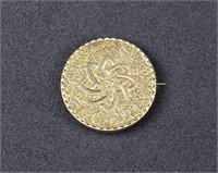 Victorian 14K Gold Engraved Pin