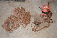 1 TON CHAIN HOIST & GROUP OF CHAINS