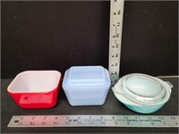 Three Small Pyrex Containers / Two With Lids