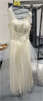 1950s TULLE PROM/BRIDAL DRESS, W/RUCHED BUST AND